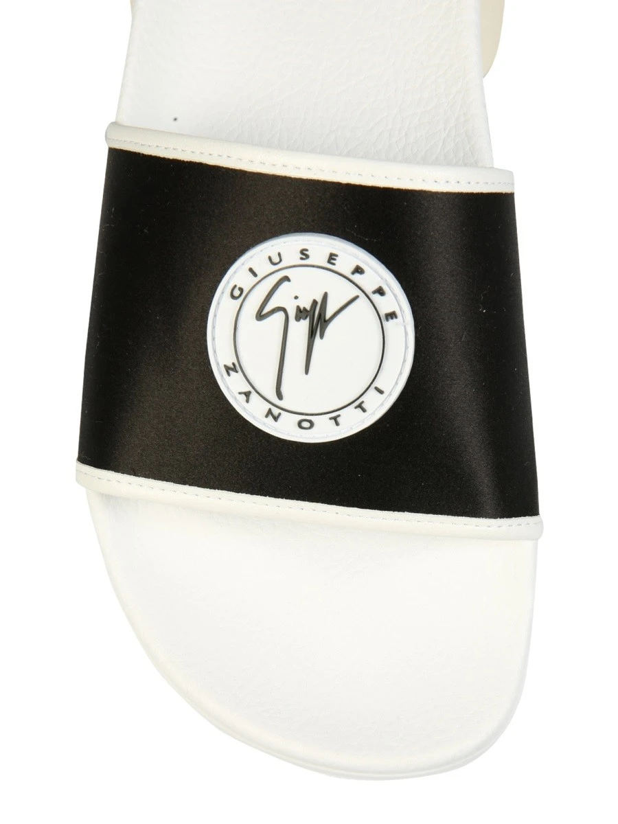 RUBBER SLIDE SANDALS.webp