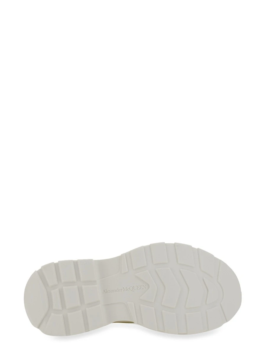 SNEAKER TREAD SLICK.webp