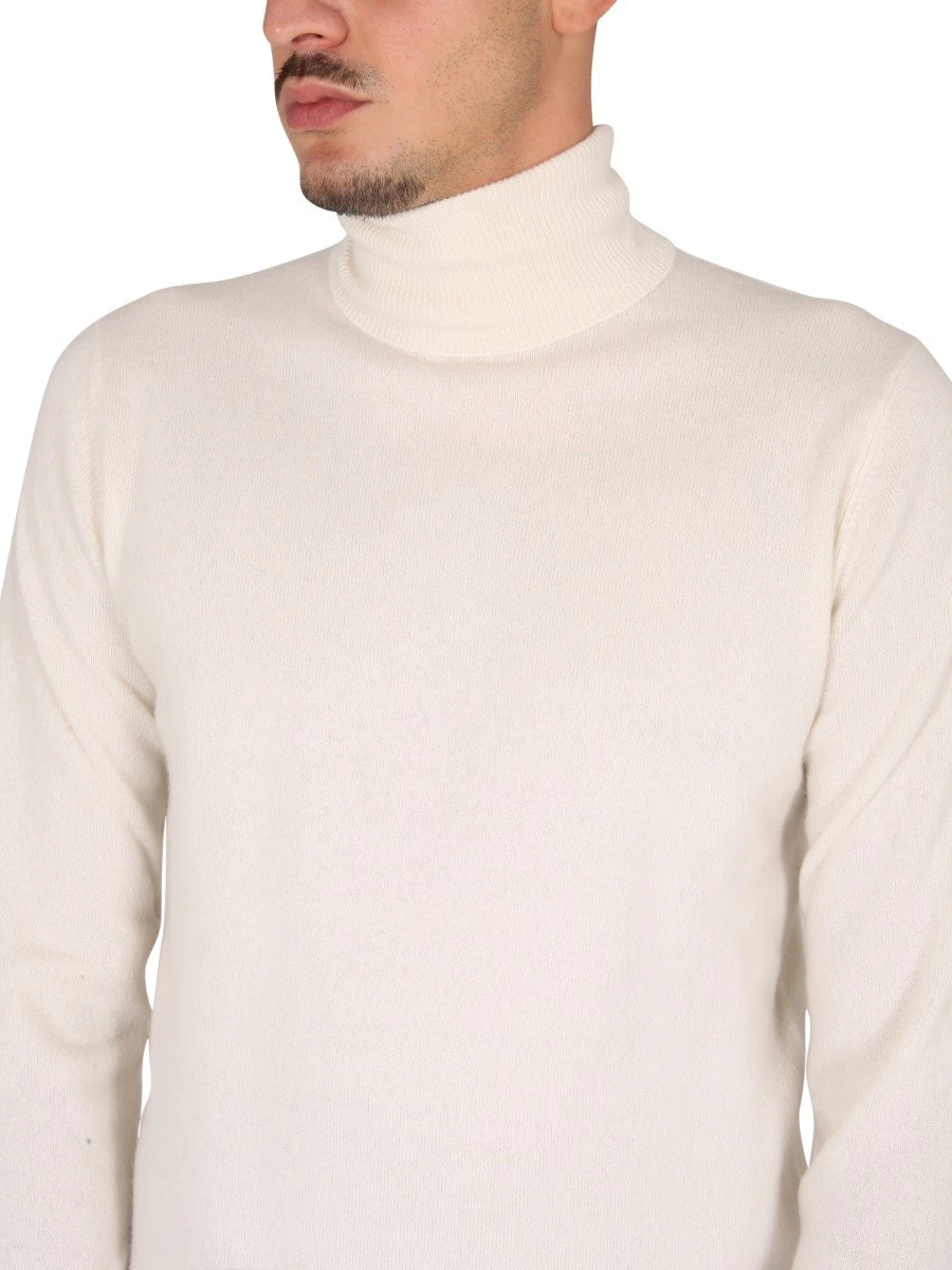 TURTLENECK SWEATER.webp