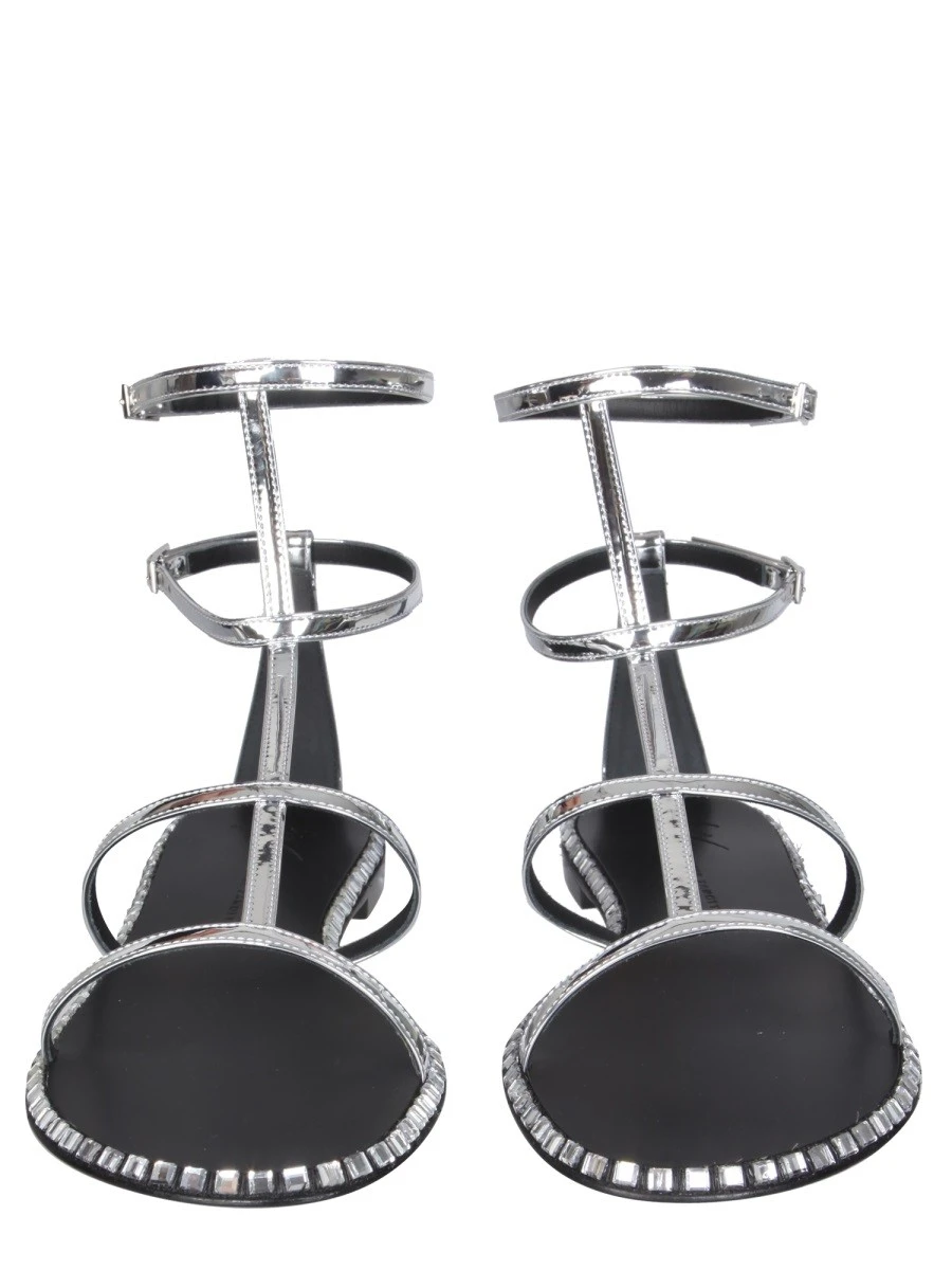 FLAT GLADIATOR SANDALS.webp