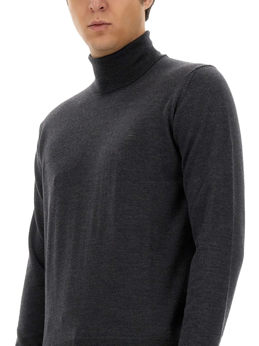 TURTLENECK WITH EMBROIDERY.webp