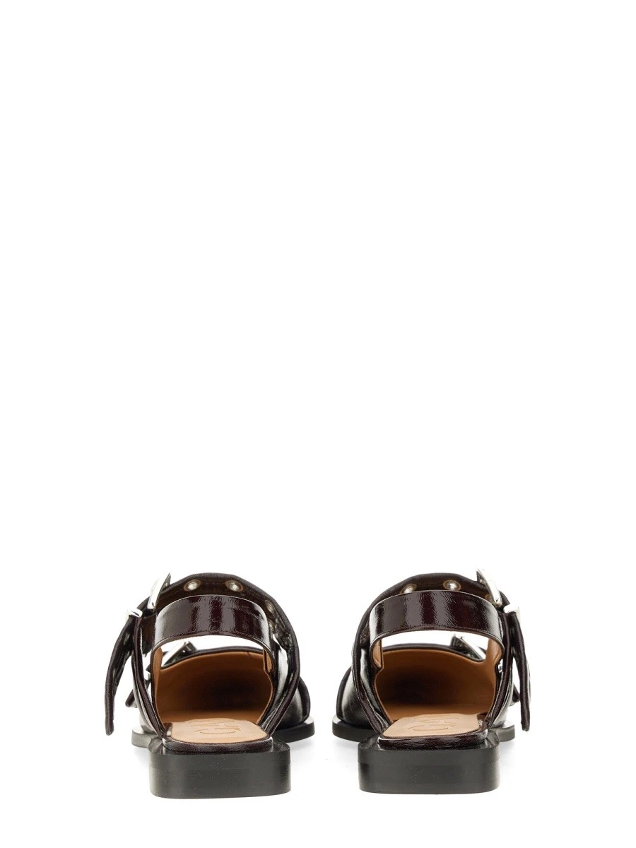 BALLERINA CON FIBBIA.webp