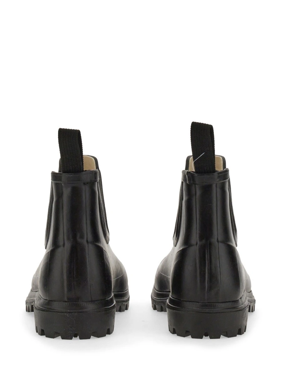 RUBBER BOOT.webp