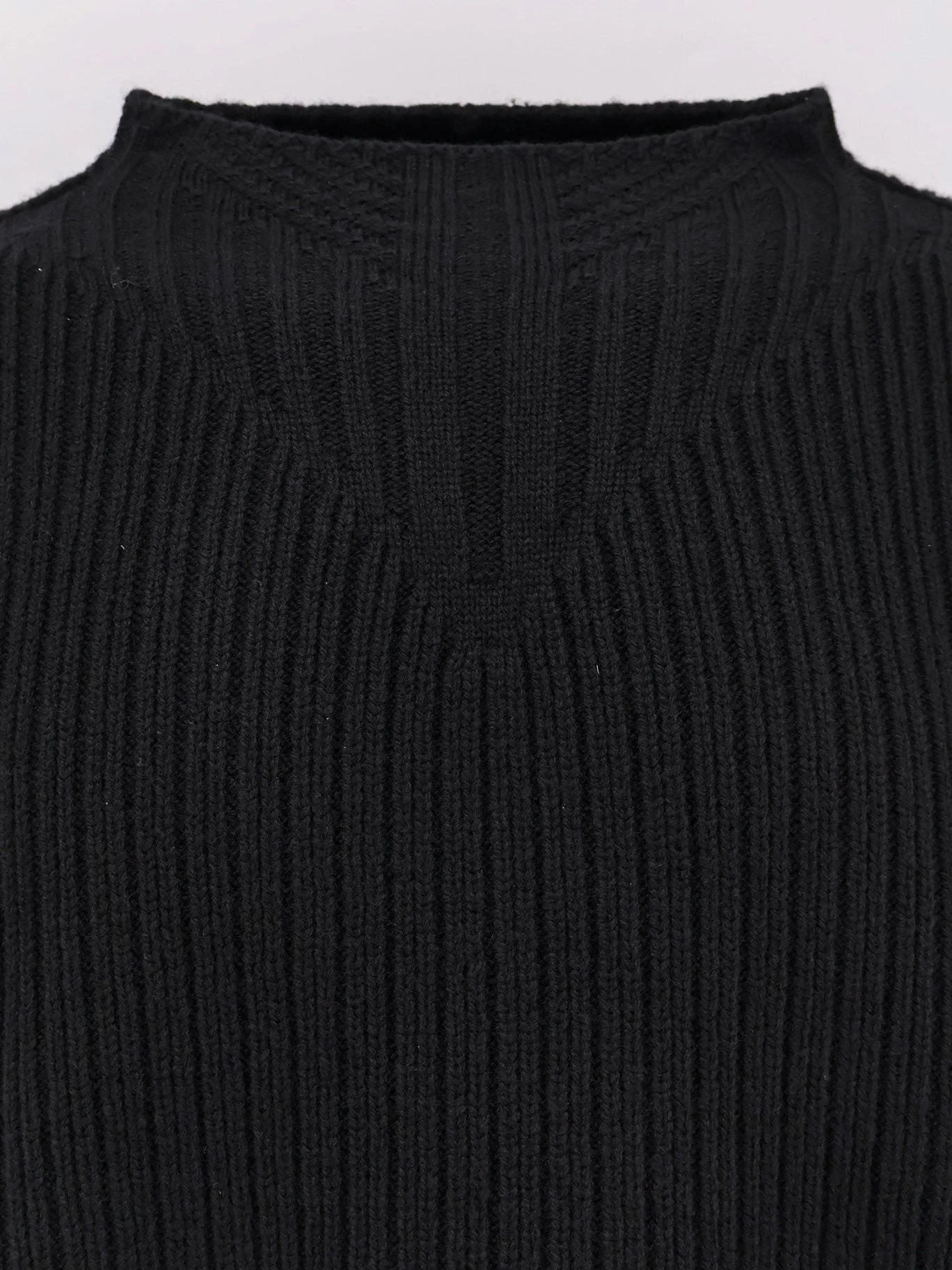 Fisherman Round Neck virgin wool sweater.webp