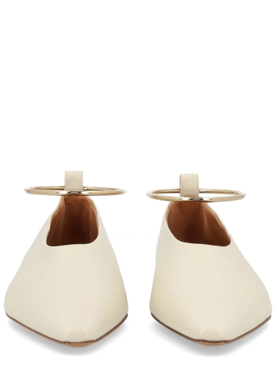 BALLERINA WITH ANKLET.webp