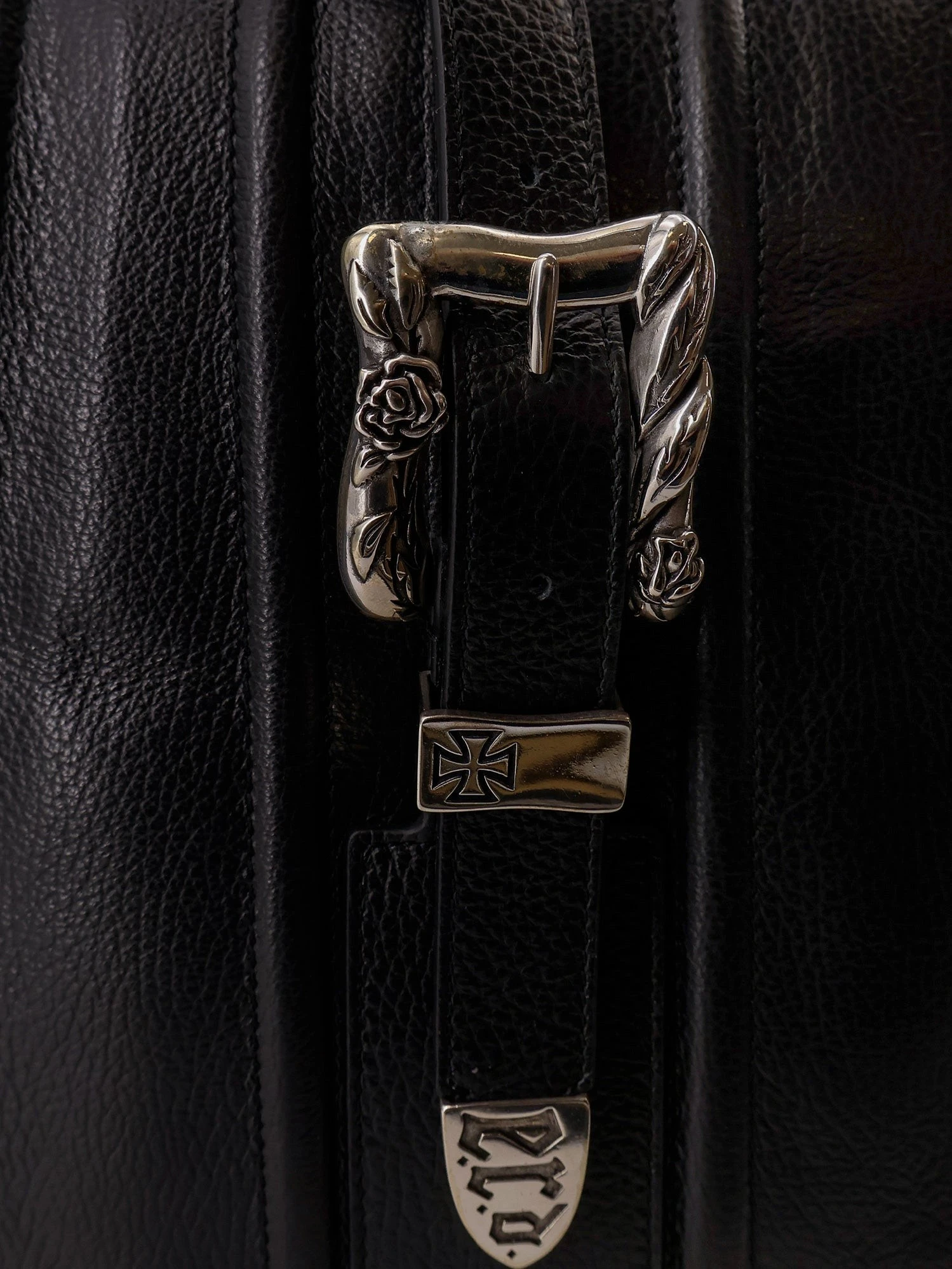 Belt Strap Weekender leather travel bag.webp