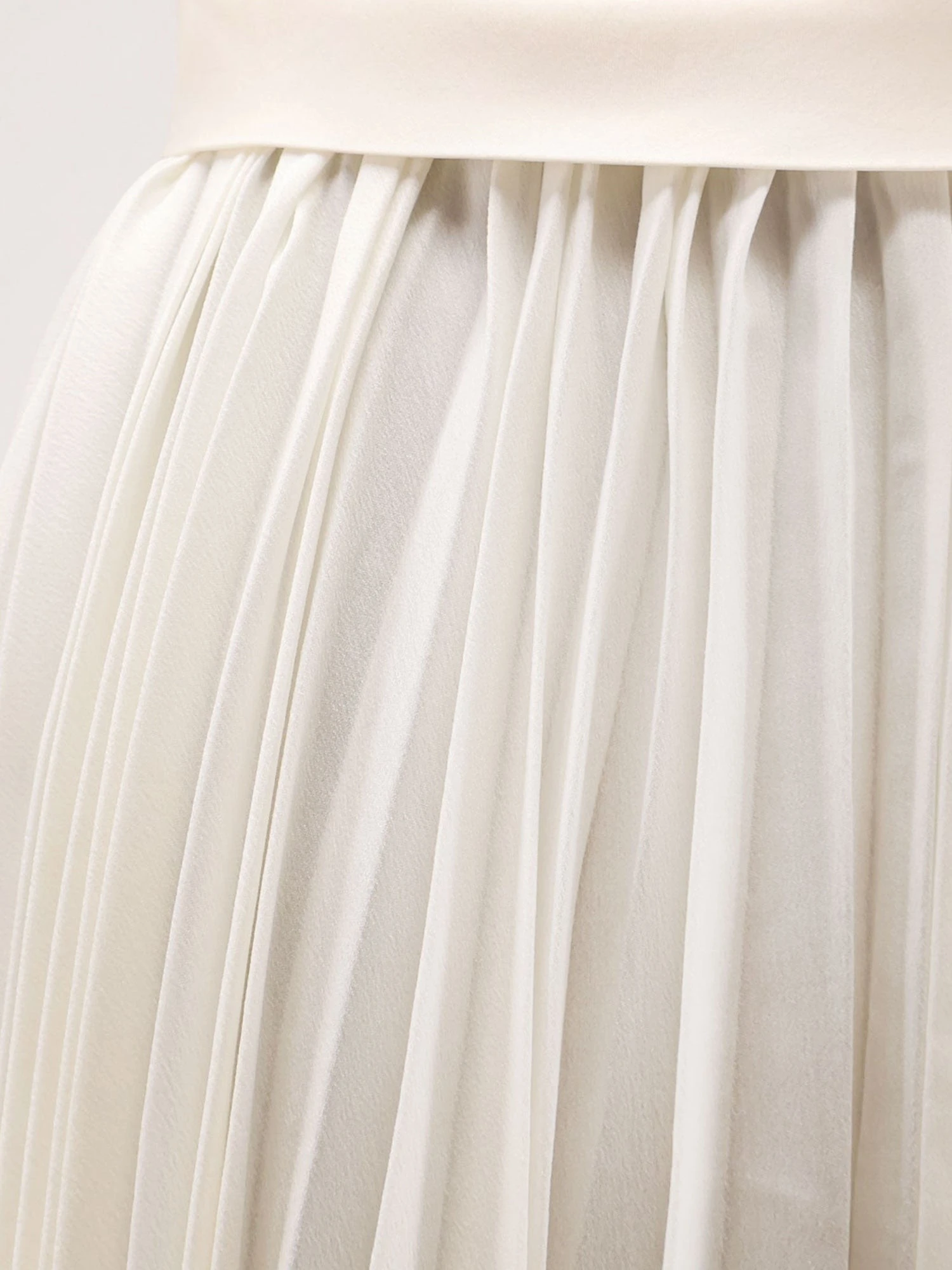 Aristo pleated skirt.webp