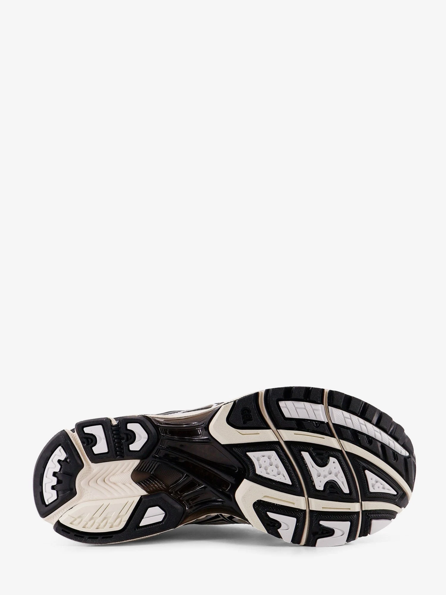 Gel Nimbus 10.1 mesh sneakers with logo on the side.webp