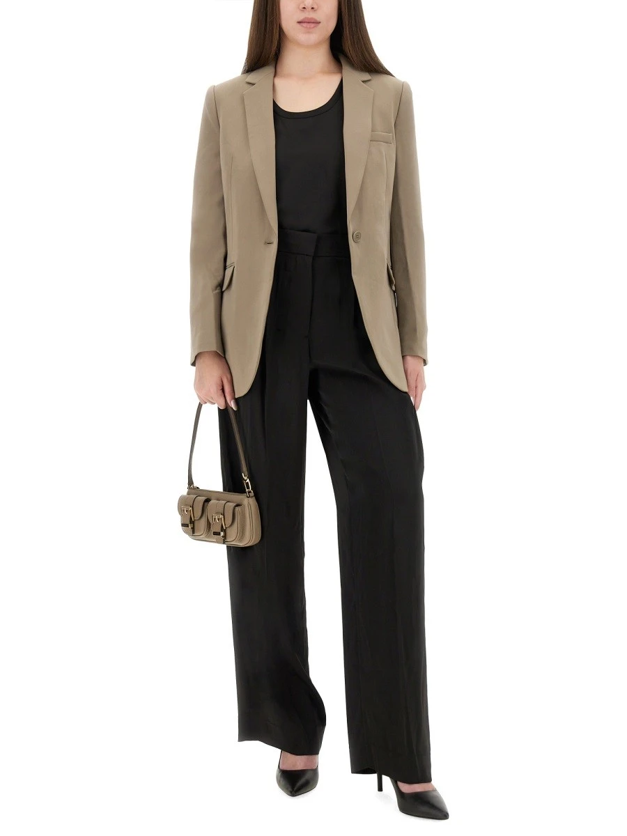 ROWER MODEL TANK TOP.webp