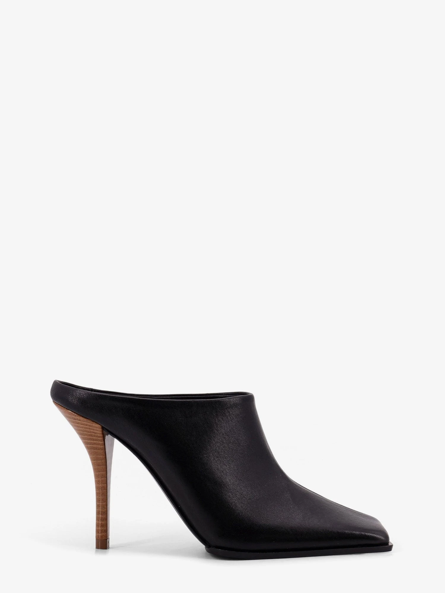 Leather sandals.webp