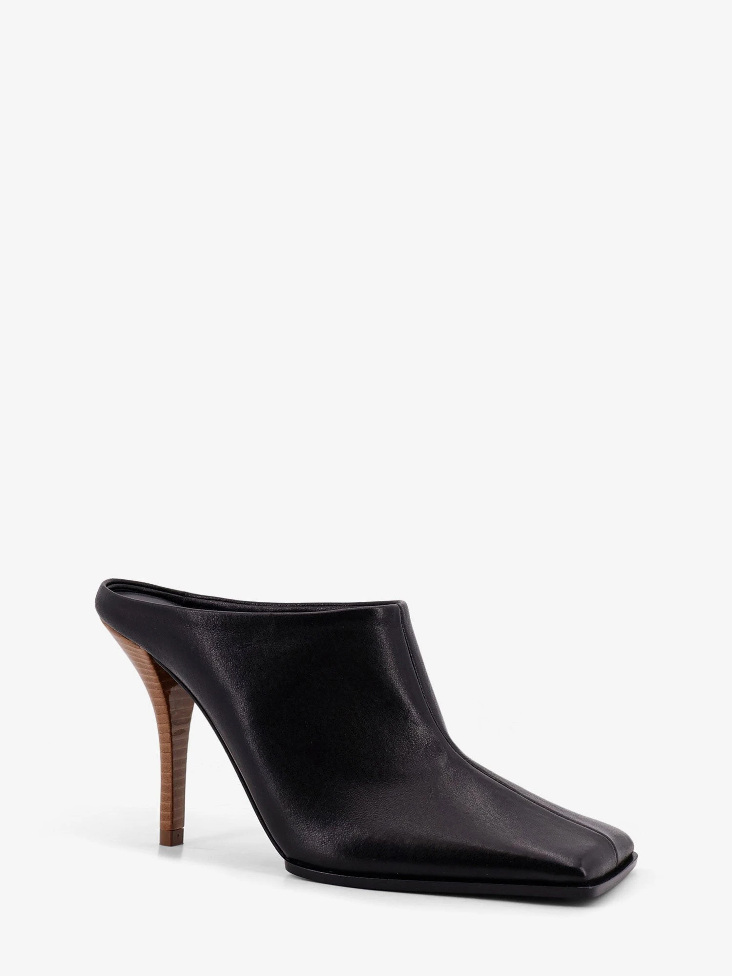 Leather sandals.webp