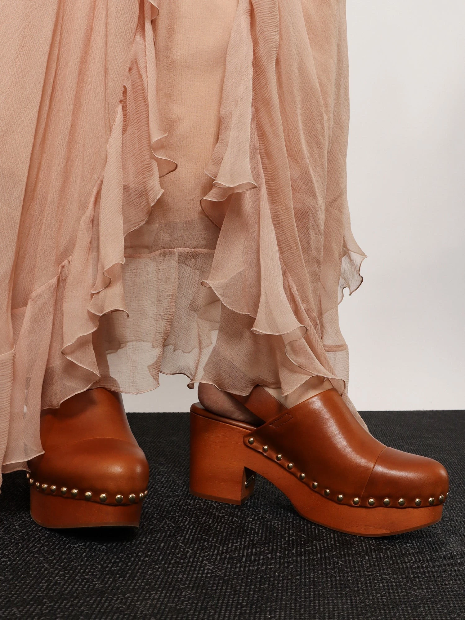 Leather and wood Jeanette sabot.webp