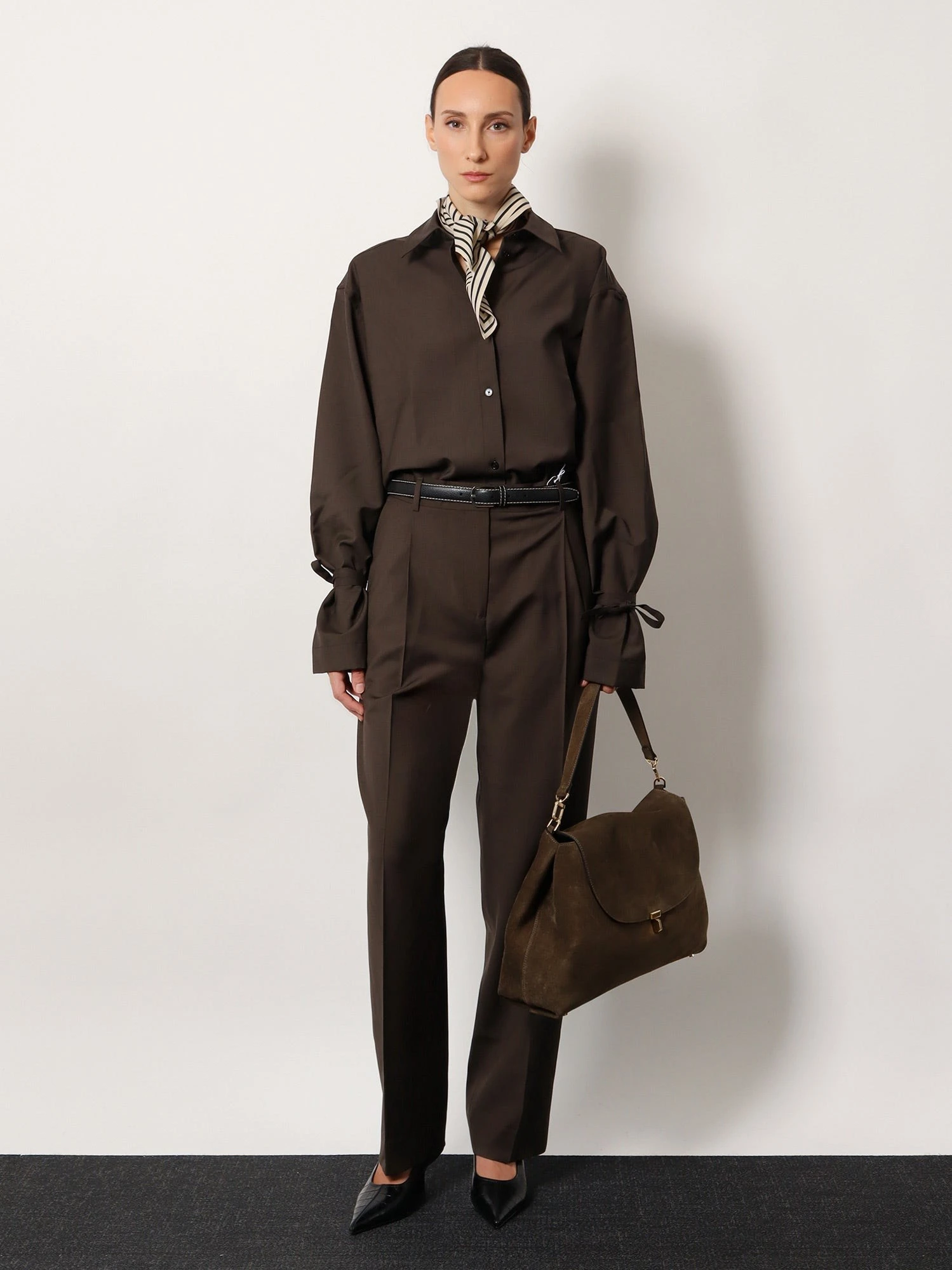 Wool trousers with pinces.webp