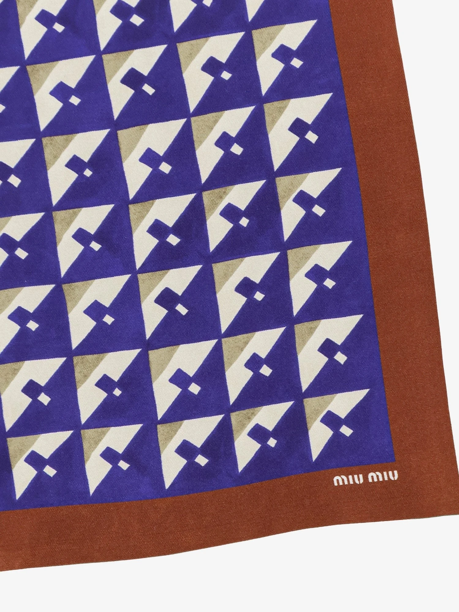 Multicolor scarf.webp