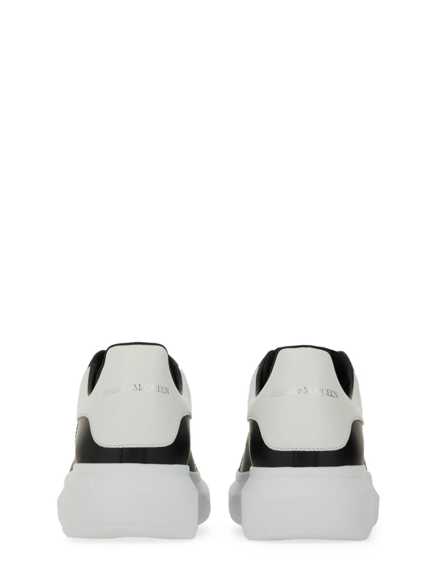 OVERSIZED SNEAKER.webp