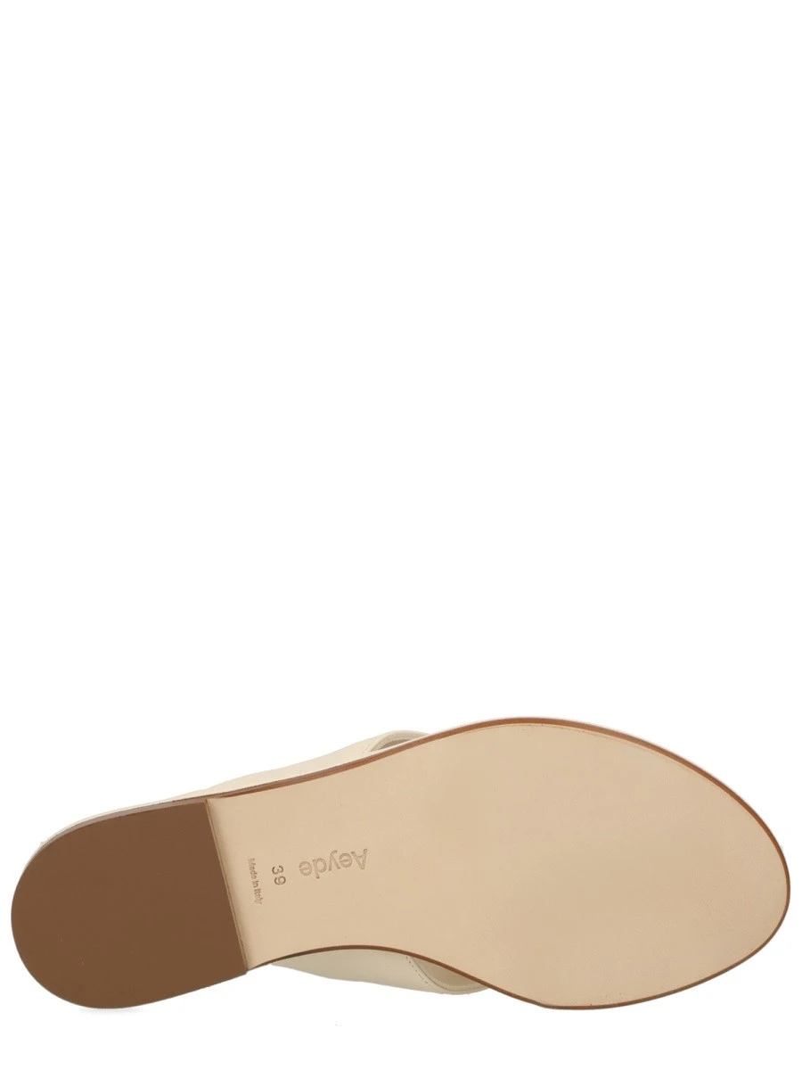 LEATHER THONG SANDAL.webp