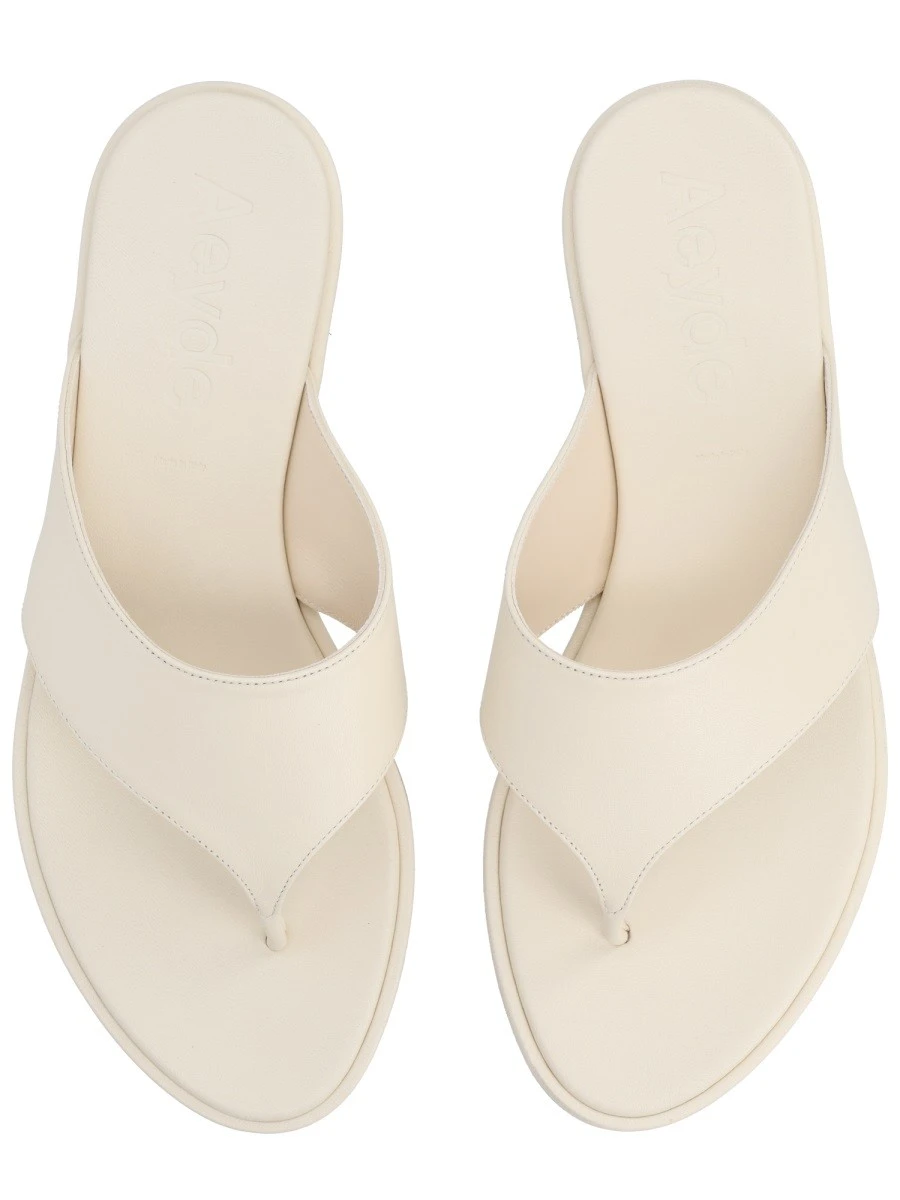 LEATHER THONG SANDAL.webp