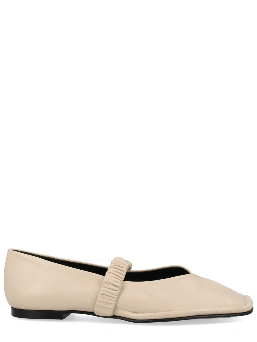 BALLERINA "LAUTAN".webp