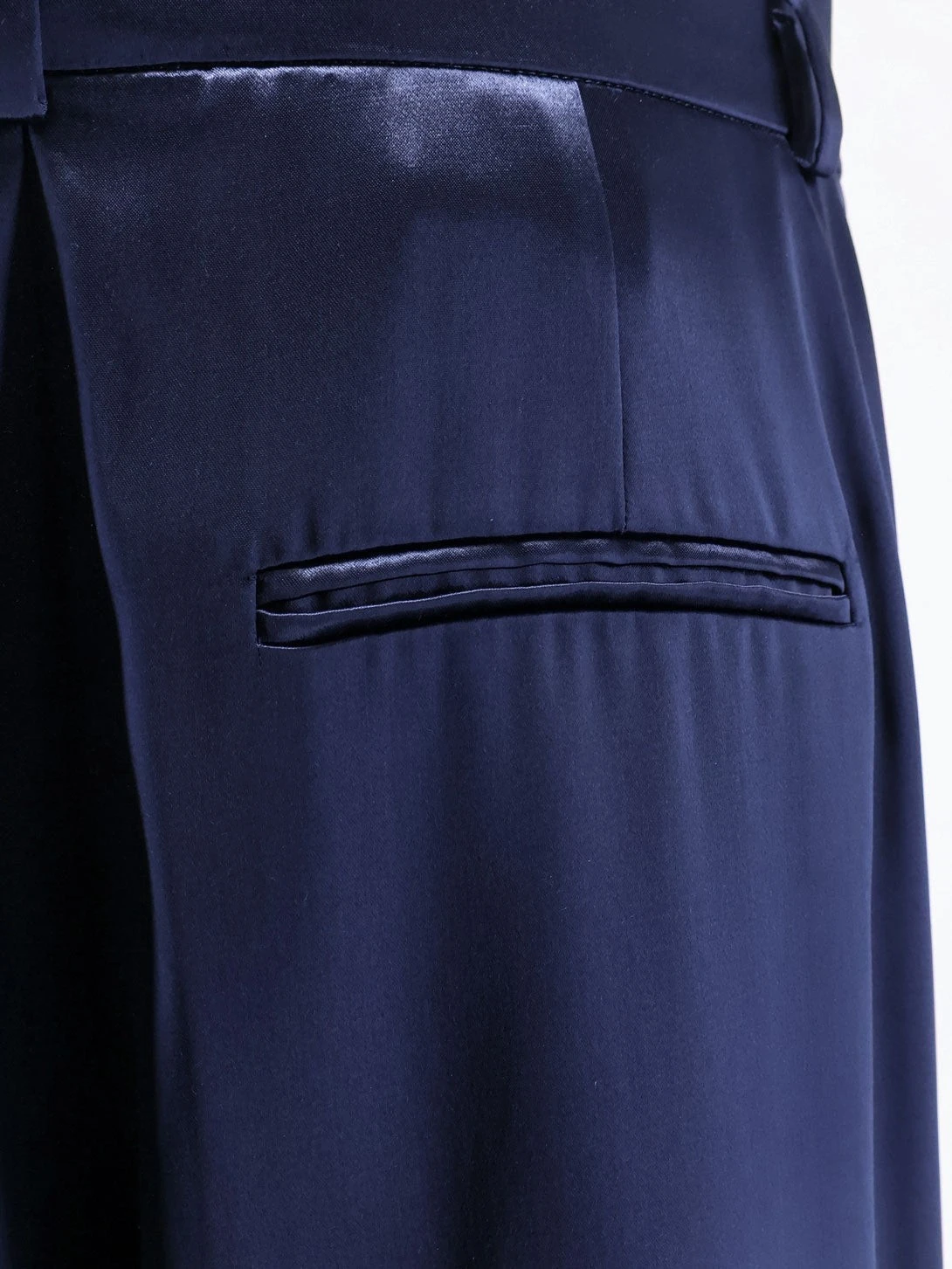 Satin trousers with pinces.webp