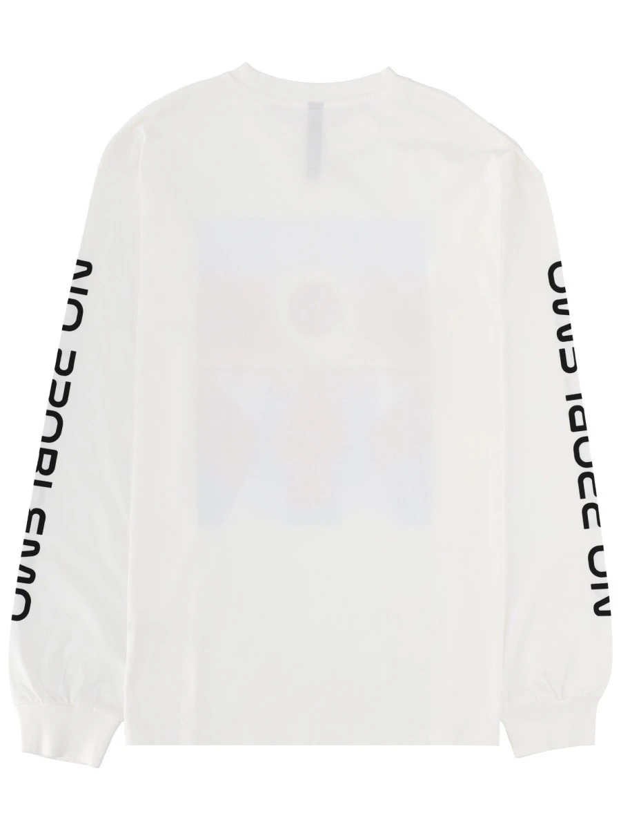 T-SHIRT CON STAMPA E LOGO.webp