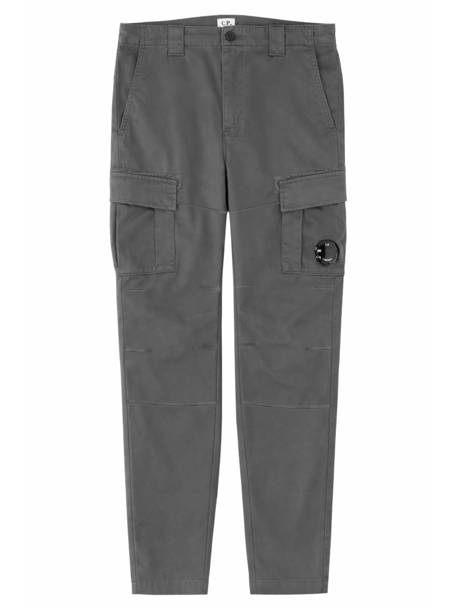 PANTALONE CARGO CON PATCH LOGO.webp