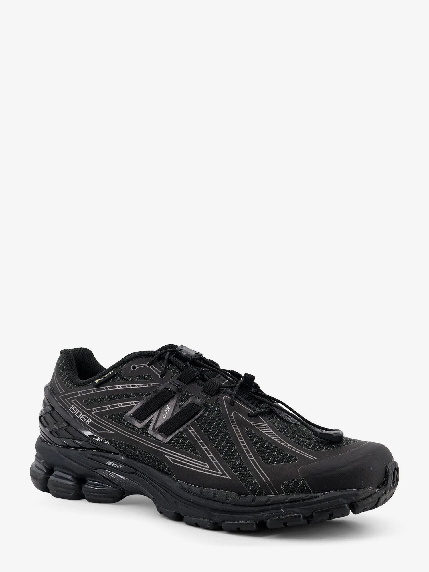 U190631 Gore-tex sneakers with side logo.webp