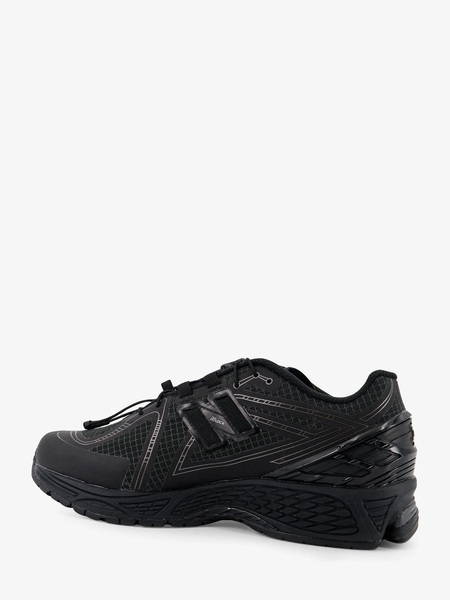 U190631 Gore-tex sneakers with side logo.webp