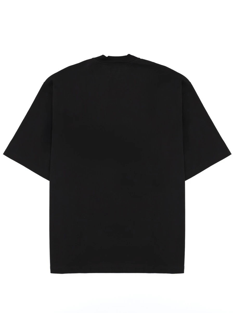 T-SHIRT CON STAMPA E LOGO.webp