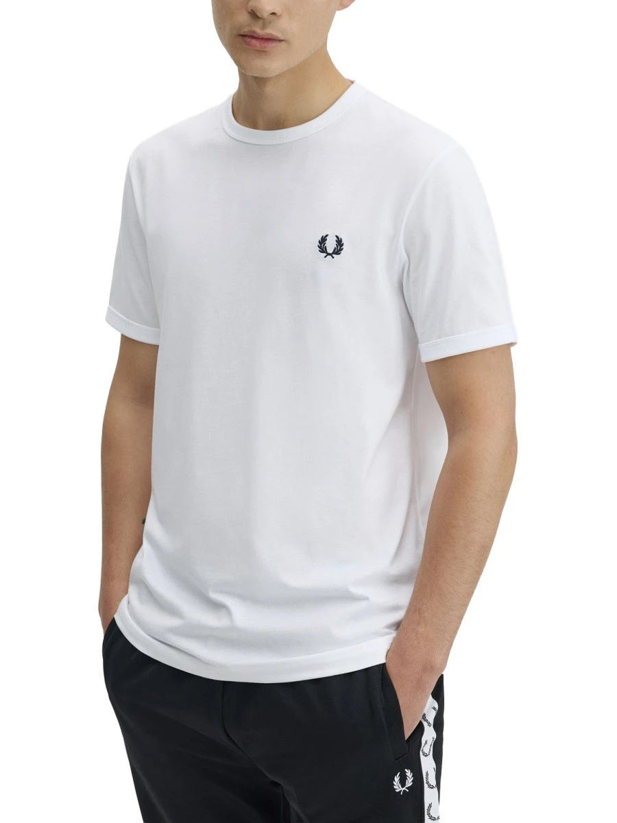 T-SHIRT CON LOGO.webp