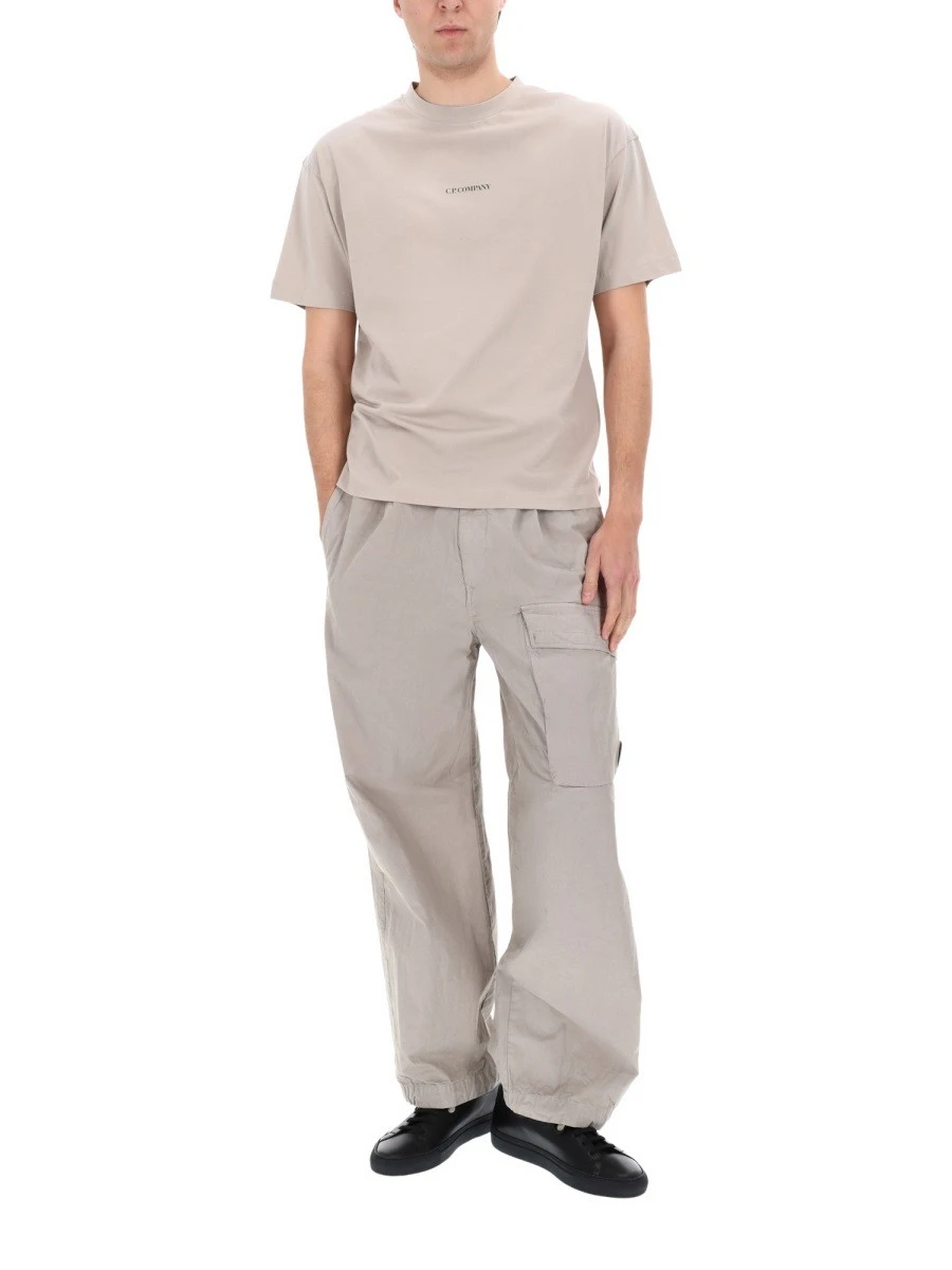 PANTALONE CARGO CON PATCH LOGO.webp