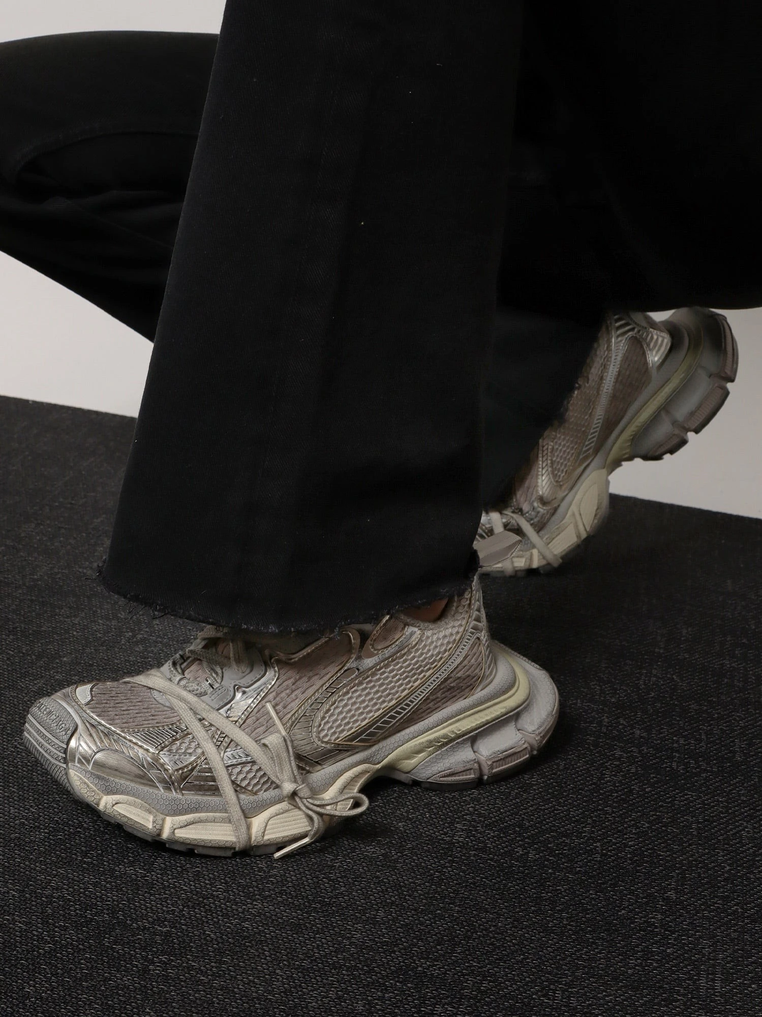 3XL low-top mesh sneakers.webp