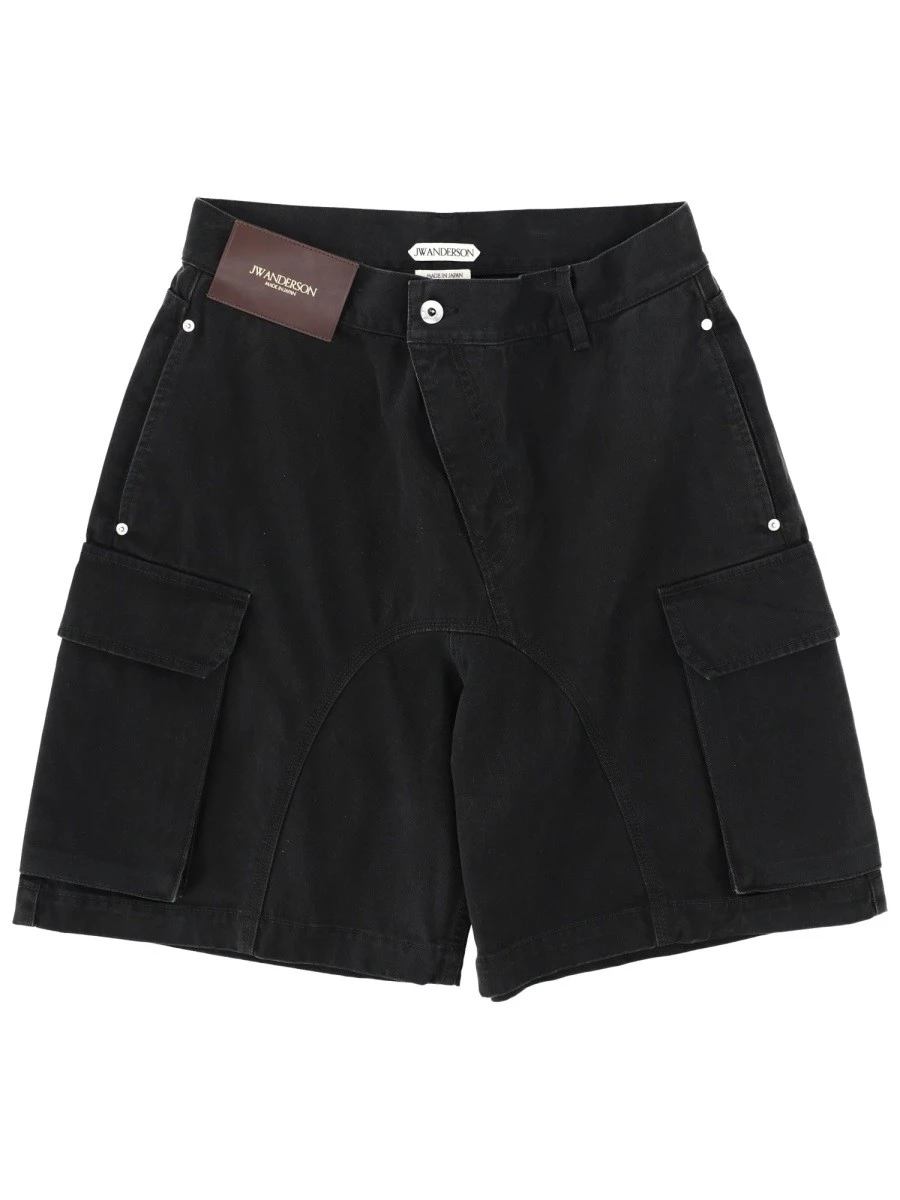 SHORTS WITH LOGO PATCH.webp