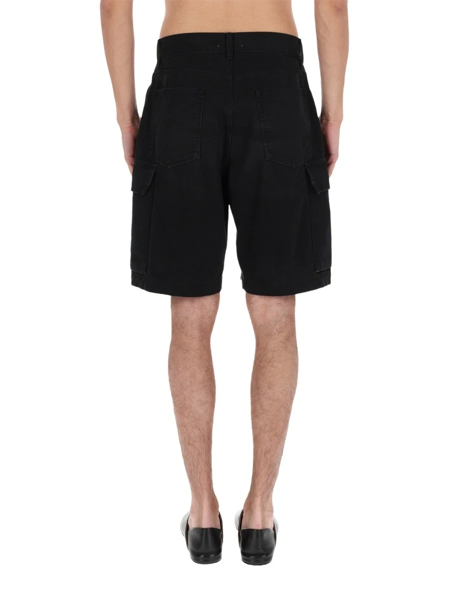 SHORTS WITH LOGO PATCH.webp