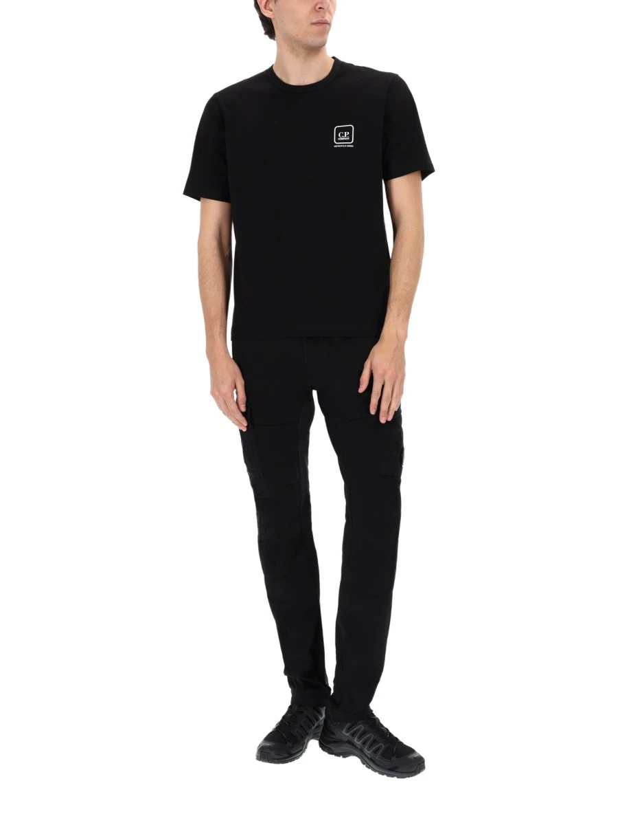PANTALONE CARGO CON PATCH LOGO.webp
