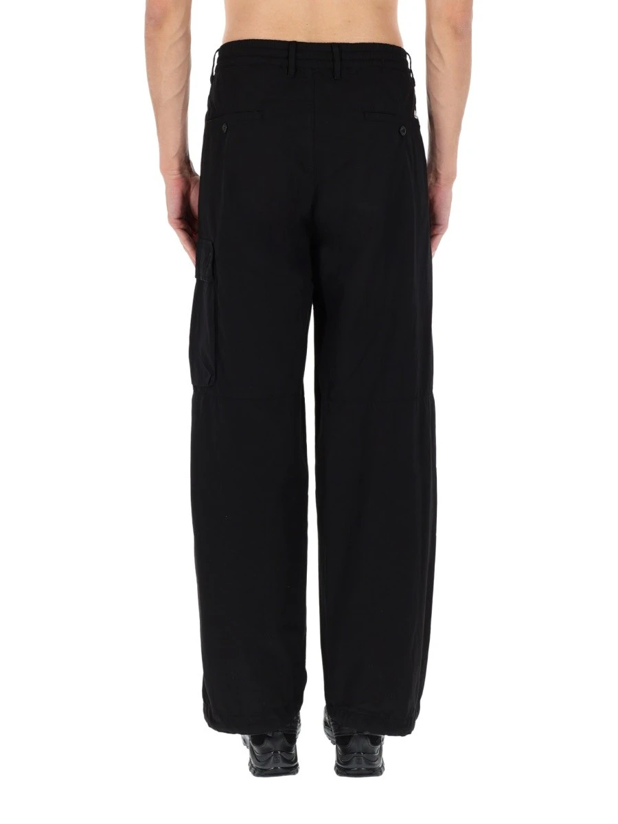 PANTALONE CARGO CON PATCH LOGO.webp
