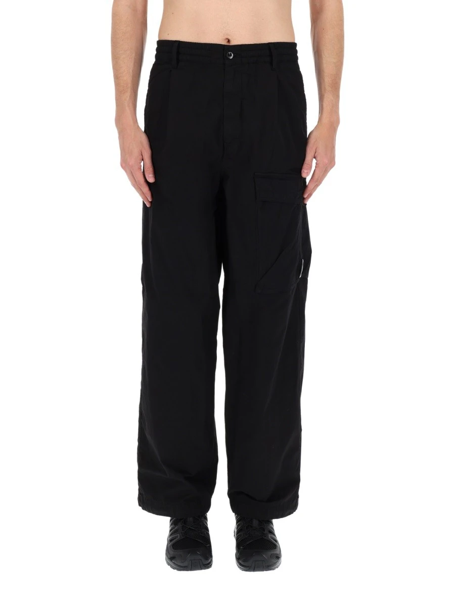 PANTALONE CARGO CON PATCH LOGO.webp