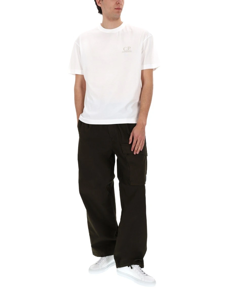 PANTALONE CARGO CON PATCH LOGO.webp