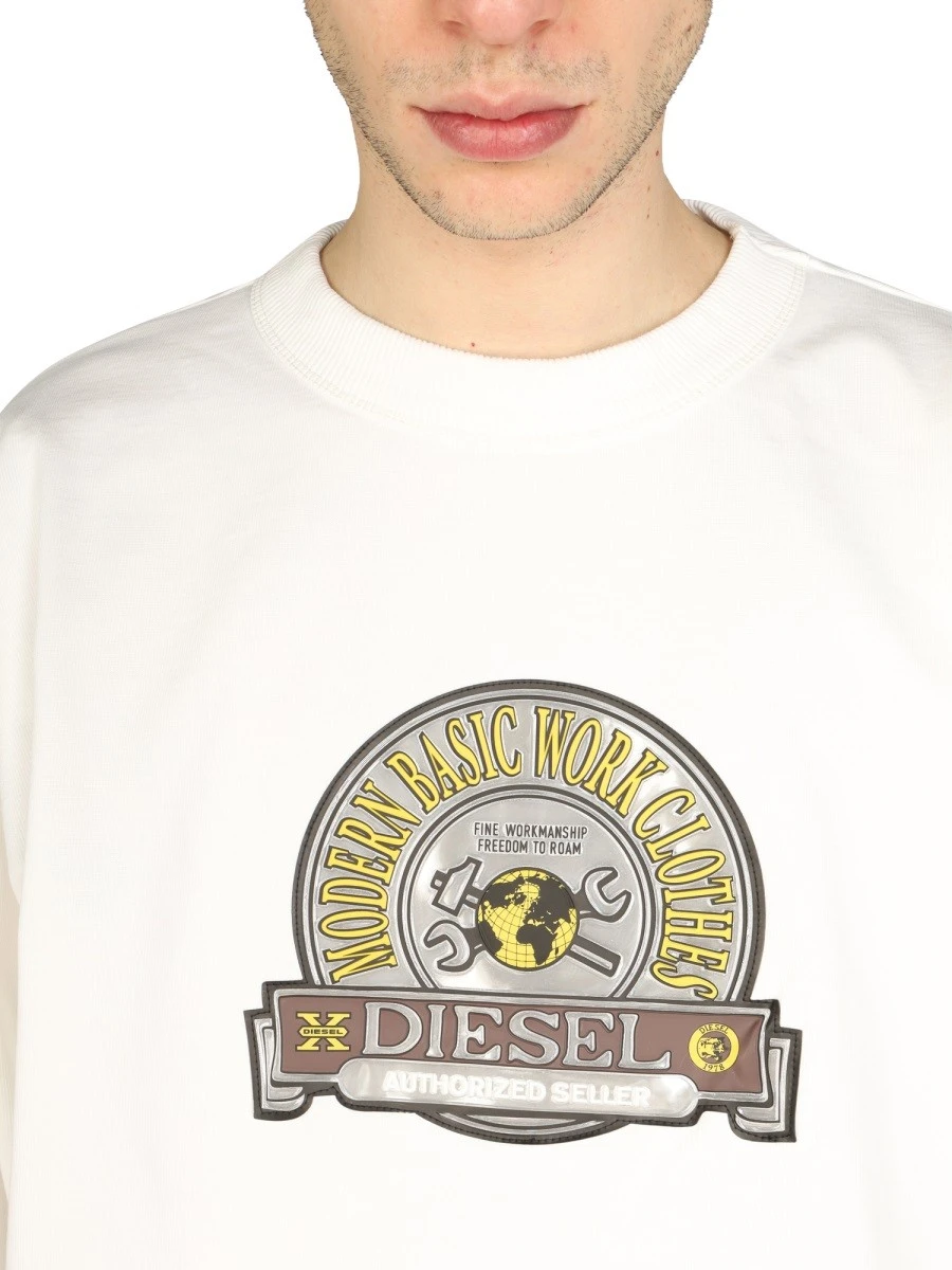 LOGO PATCH SWEATSHIRT.webp