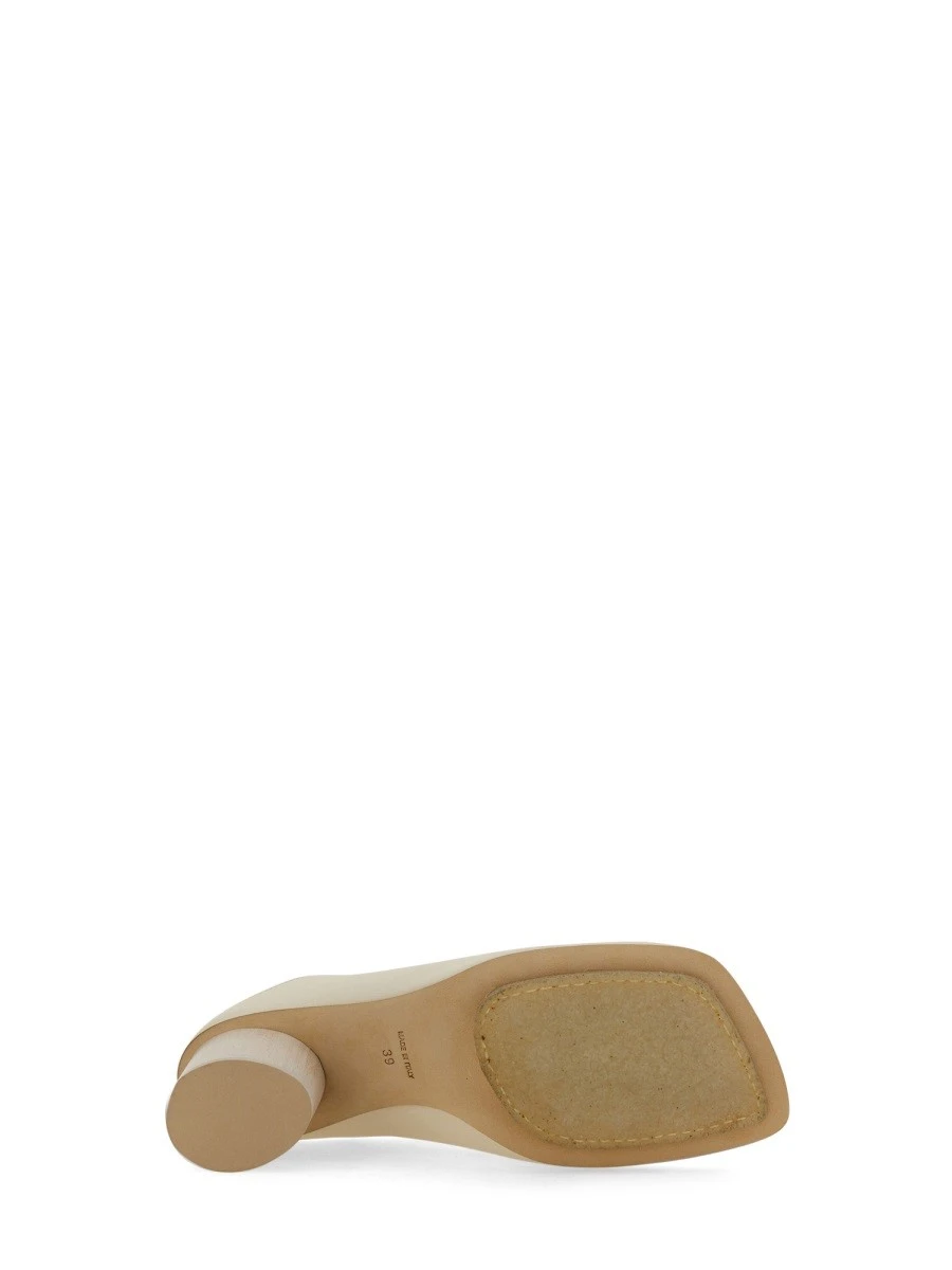 LEATHER MULE..webp