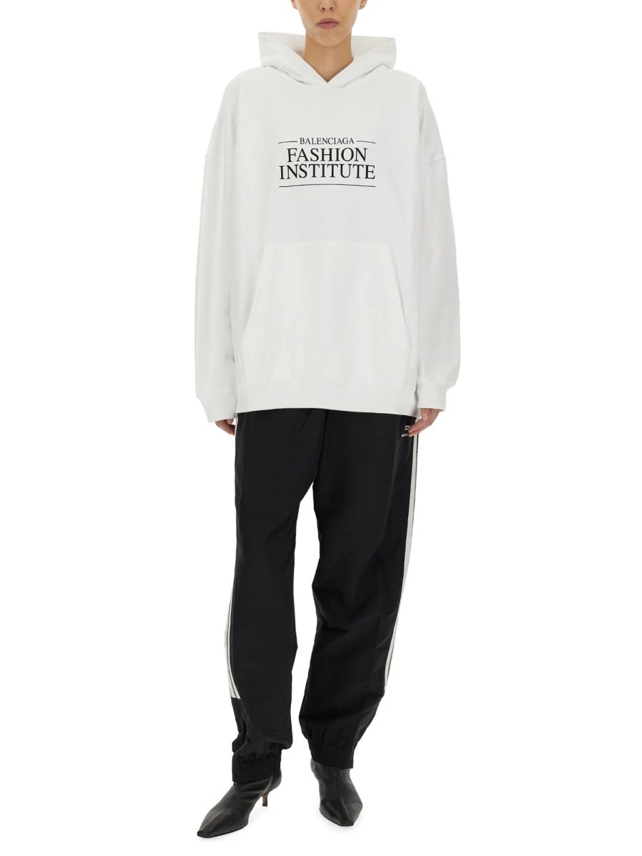 FASHION INSTITUTE LARGE FIT SWEATSHIRT.webp