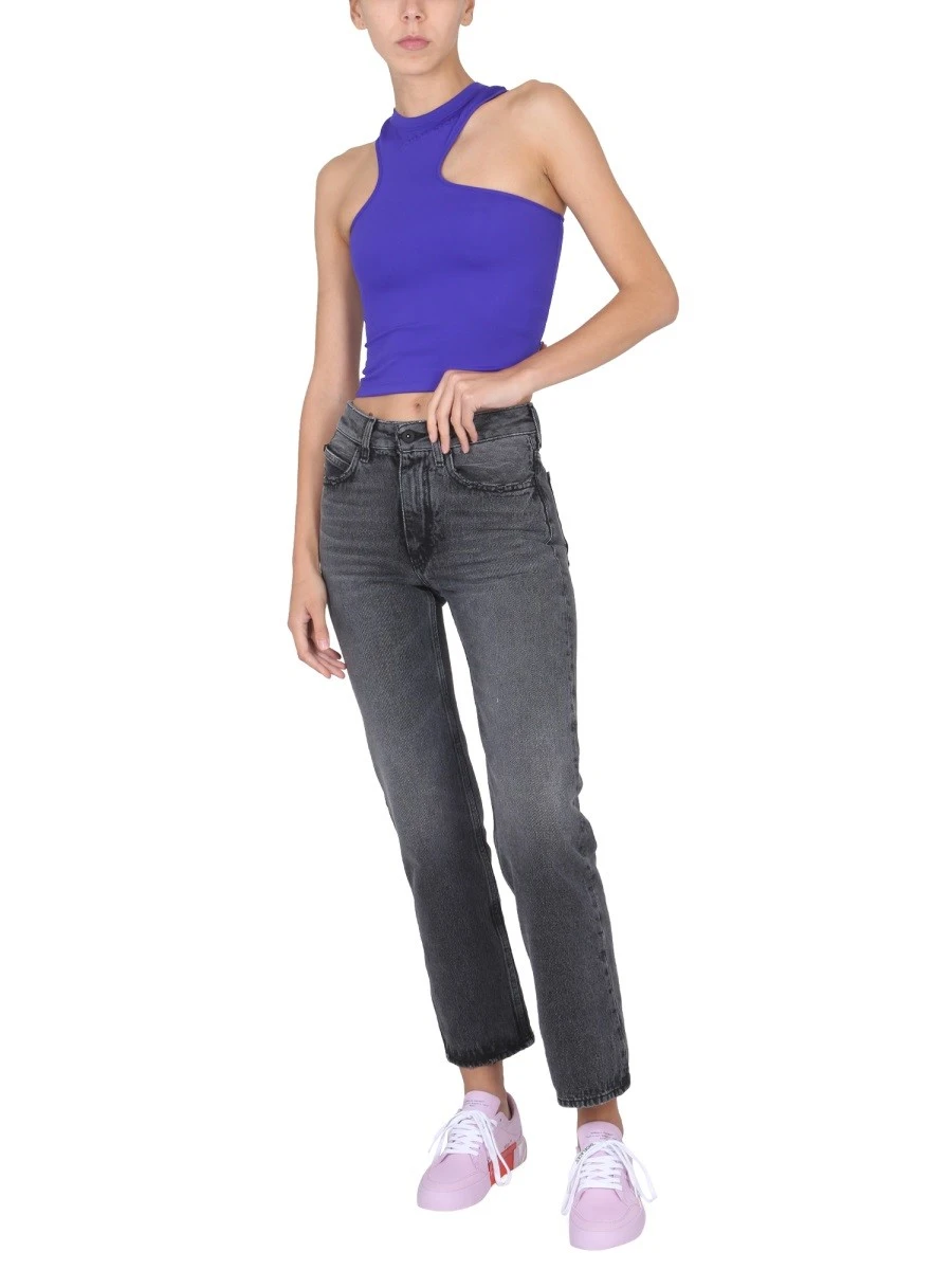 TOP WITH EMBOSSED LOGO.webp
