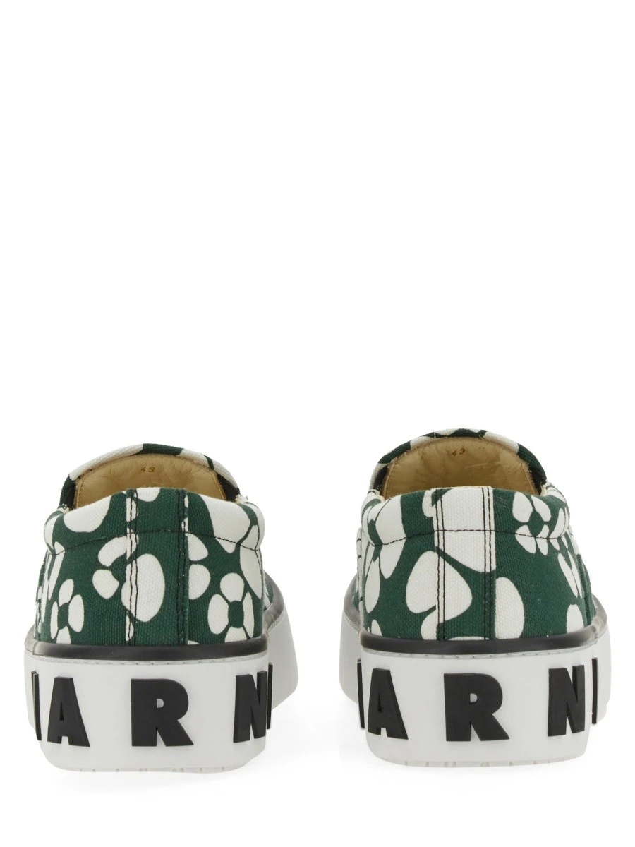 sneaker slip on.webp