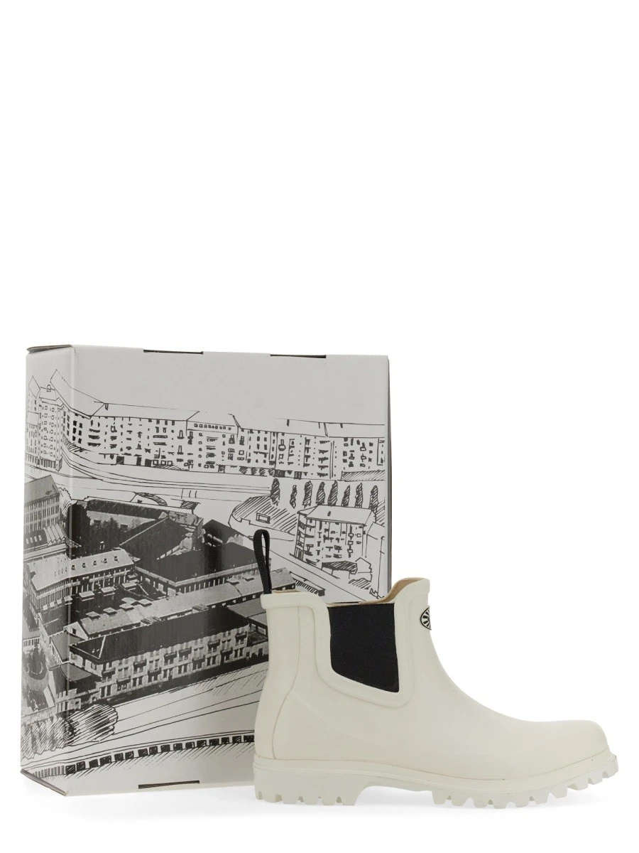 RUBBER BOOT.webp
