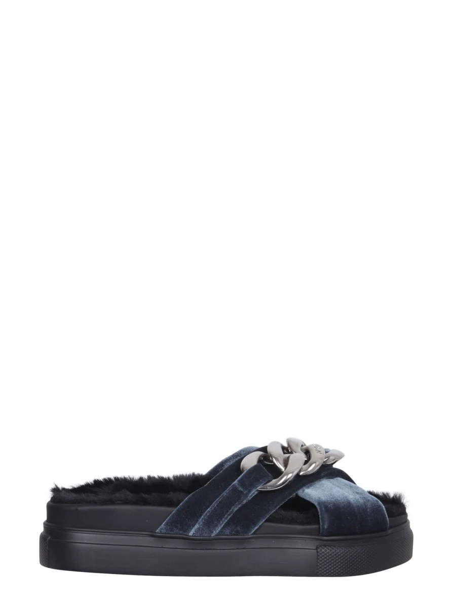 SANDALS WITH OVERSIZED CHAIN.webp