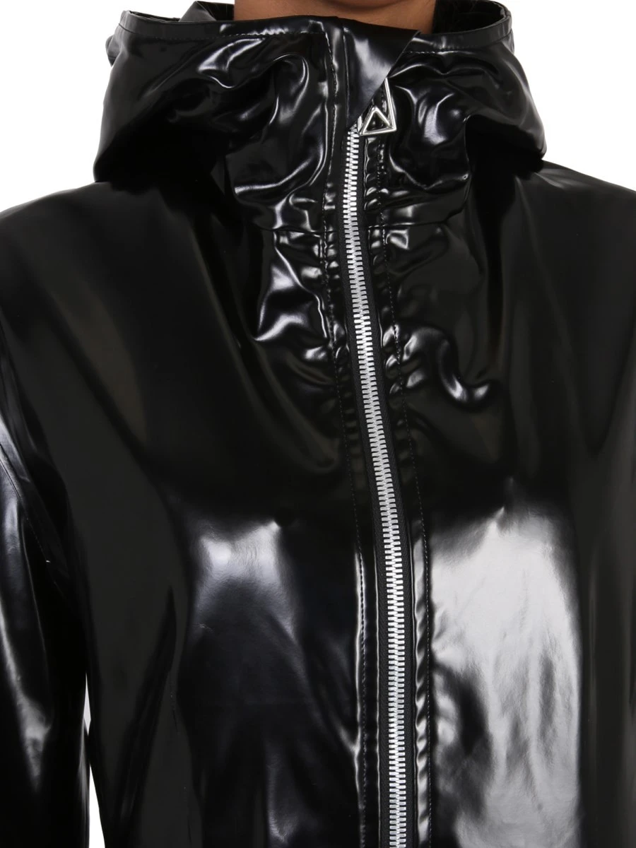 PARKA CON CAPPUCCIO.webp