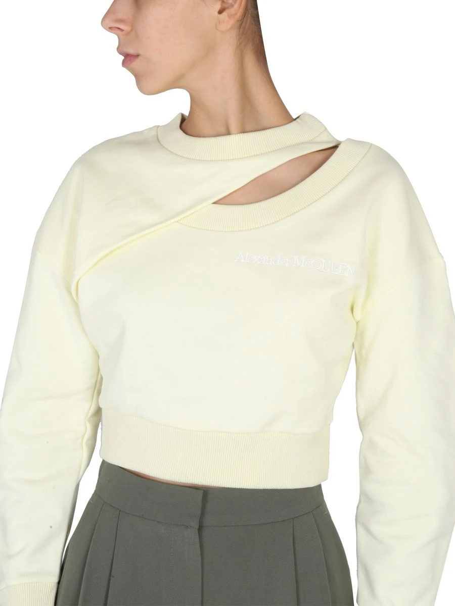CROPPED SWEATSHIRT.webp