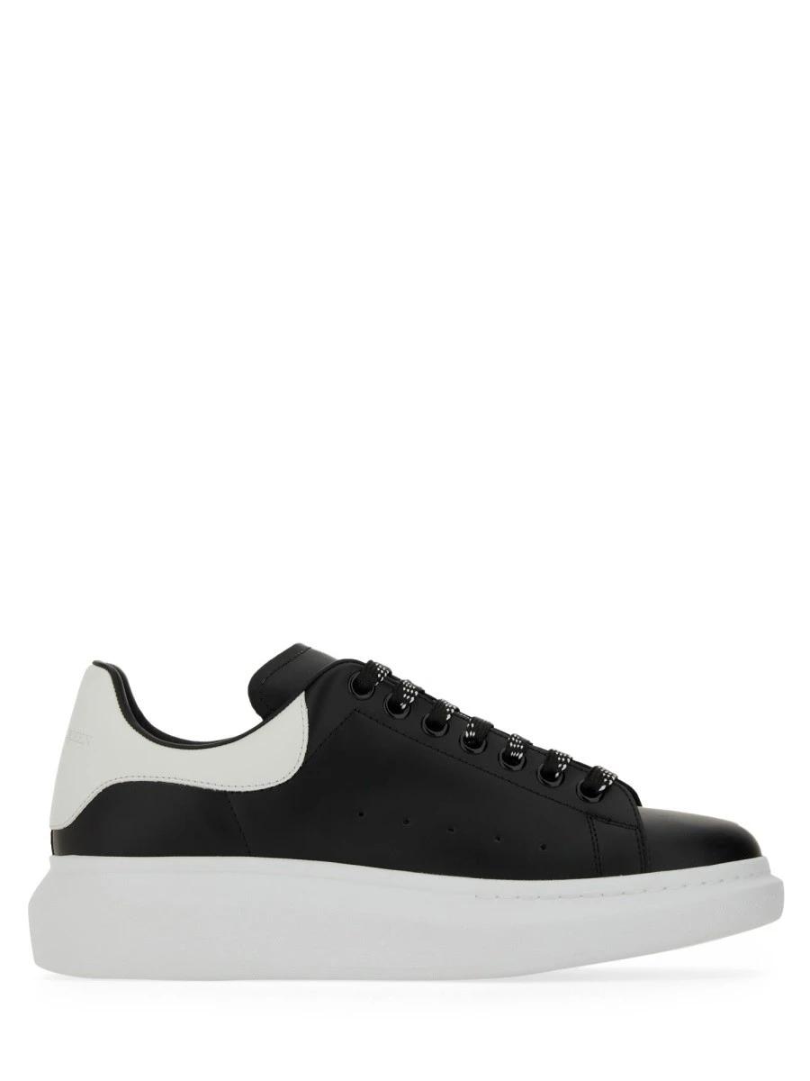 OVERSIZED SNEAKER.webp