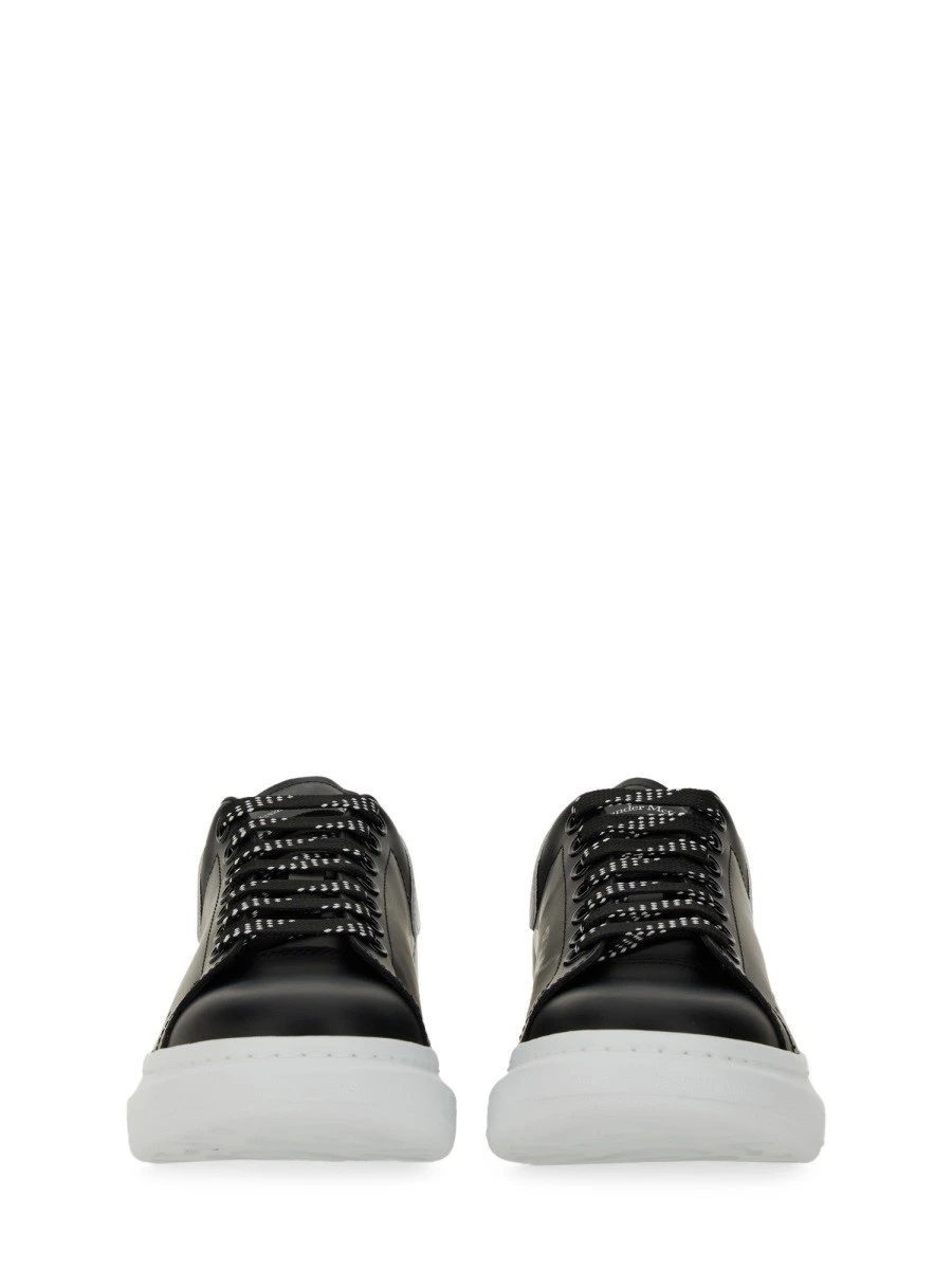 OVERSIZED SNEAKER.webp