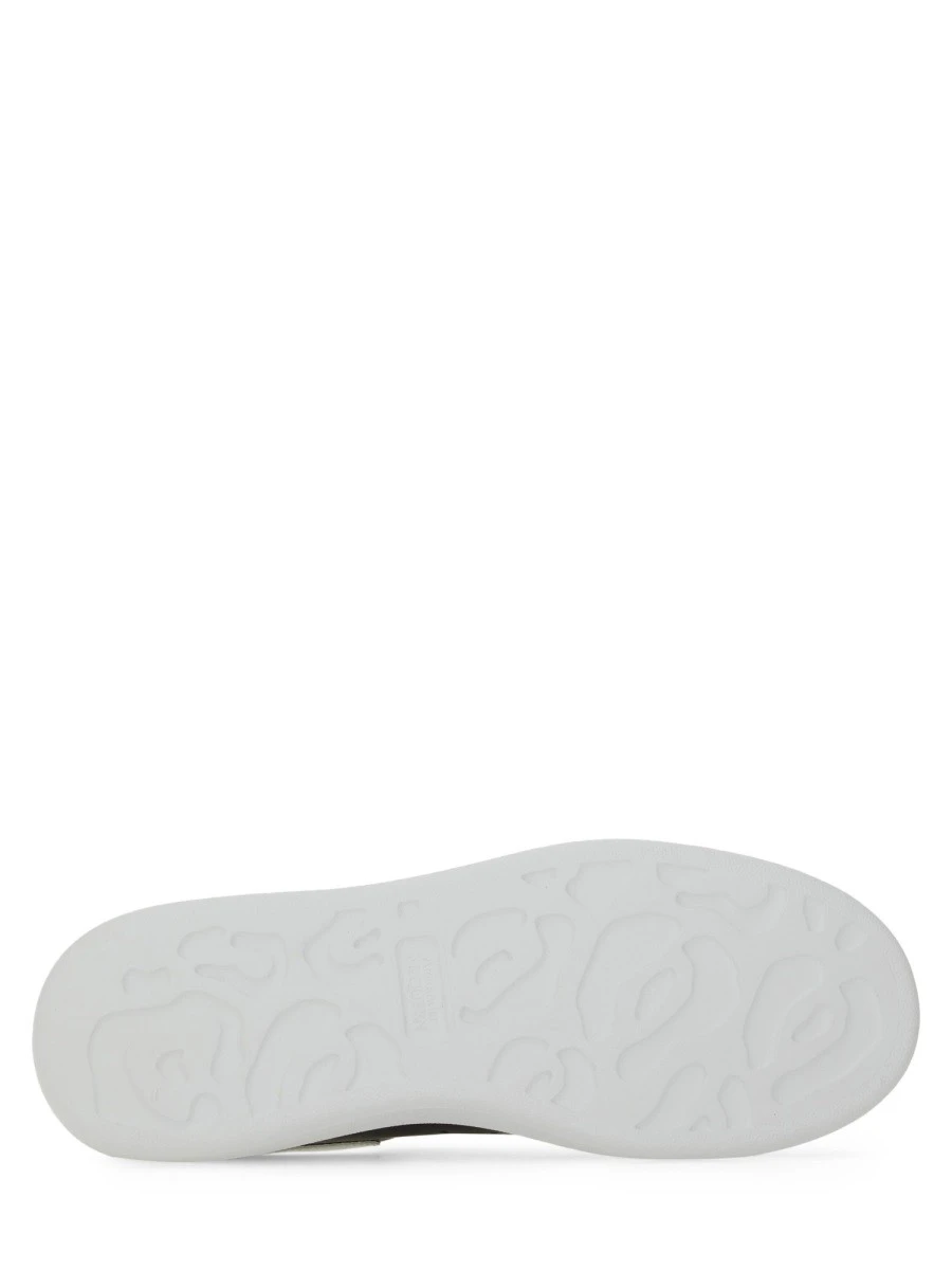 OVERSIZED SNEAKER.webp