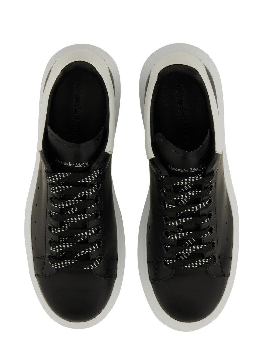 OVERSIZED SNEAKER.webp